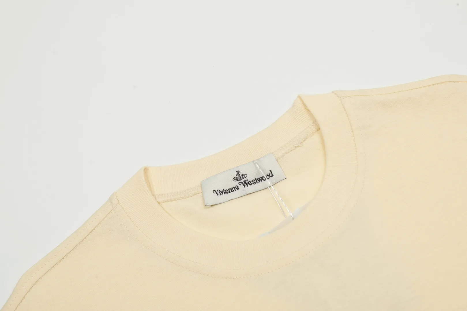vivienne west wood Queen Mother West Jingdong Maillard color matching small label embroidered short-sleeved color matching high-end niche fashionable must-have matching style 2024 top hot style No need to say more details directly open the full range of correct accessories every detail is completely restored and directly filled up Size: XS-L Color: coffee apricot